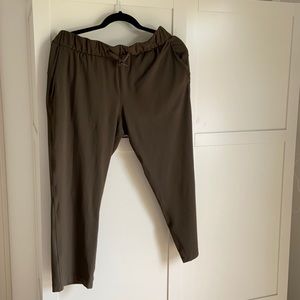 Lululemon stretch woven Keep Moving 7/8” pant